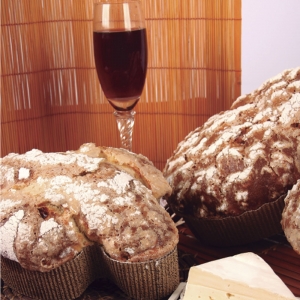 Colomba Pascal de Champanhe Rosé com Queijo Brie e Nozes