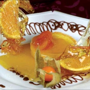 Terrine ao Creme Brulé com Calda de Laranja