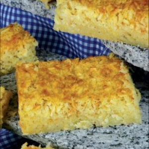 Bolo de Macaxeira com Queijo Mussarela