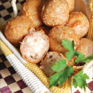 Croquete de Aipim com Carne Seca e Camarão