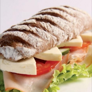 Sanduíche de Baguete de Açaí