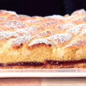 Bolo de Fubá com Goiabada e Queijo