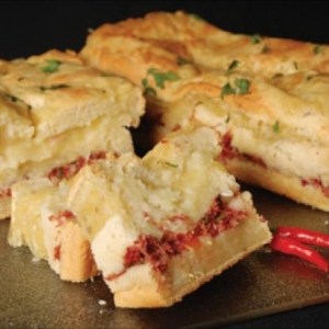 Pão de Mandioca sem Glúten com Escondidinho de Carne Seca