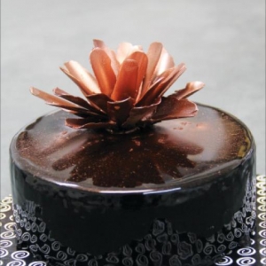 Torta Mousse de Chocolate com Merengue de Avelãs
