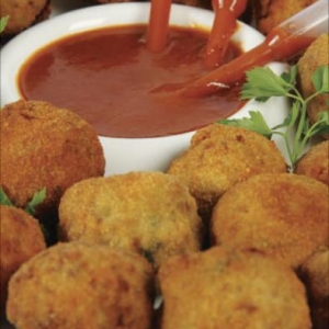 Bolinho de Carne com Molho Barbecue