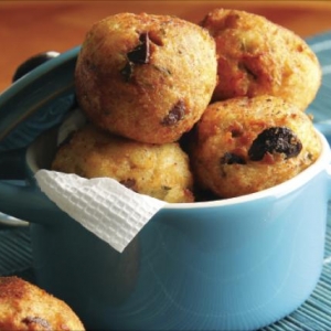 Bolinho de Bacalhau e Azeitona Preta