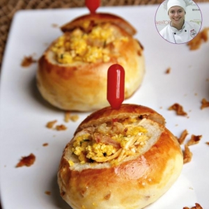 Pão de Milho Verde e Cebola Crispy Recheado com Frango