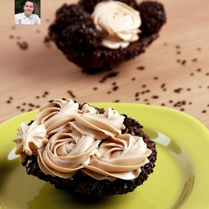 Ovo Brigadeiro amargo e creme de avelãs