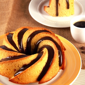 BOLO DE MARACUJÁ COM BRIGADEIRO