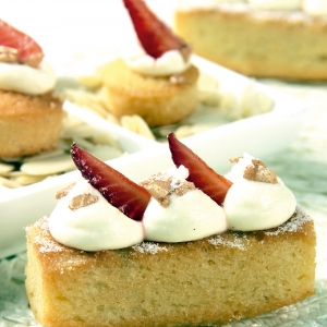 Financier de Laranja com Creme Chantilly de Baunilha