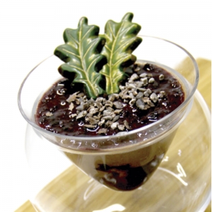 Panacota de Chocolate & Bourbon com Coulis de Jabuticaba