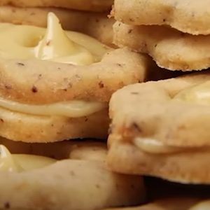 Biscoito de Avelã Recheado com Trufa de Limão