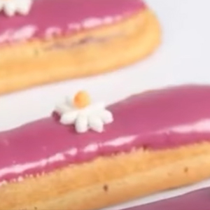 Eclair de Amêndoas e Mirtilo