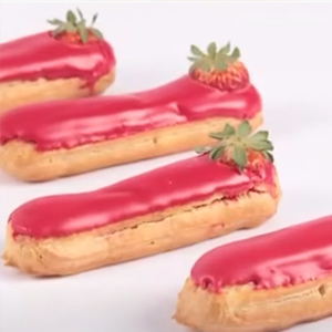 Eclair de Chocolate Branco e Morango