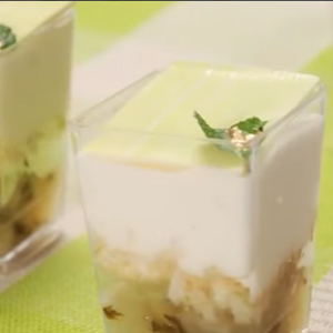 Verrine de Abacaxi com Hortelã e Mousse de Coco