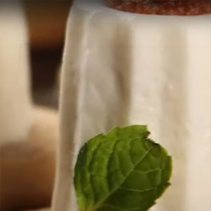 Canapés ao Mousse de Queijo e Pesto