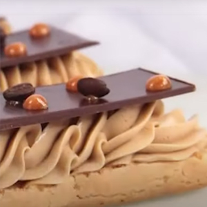 Eclair com Creme Manteiga e Café